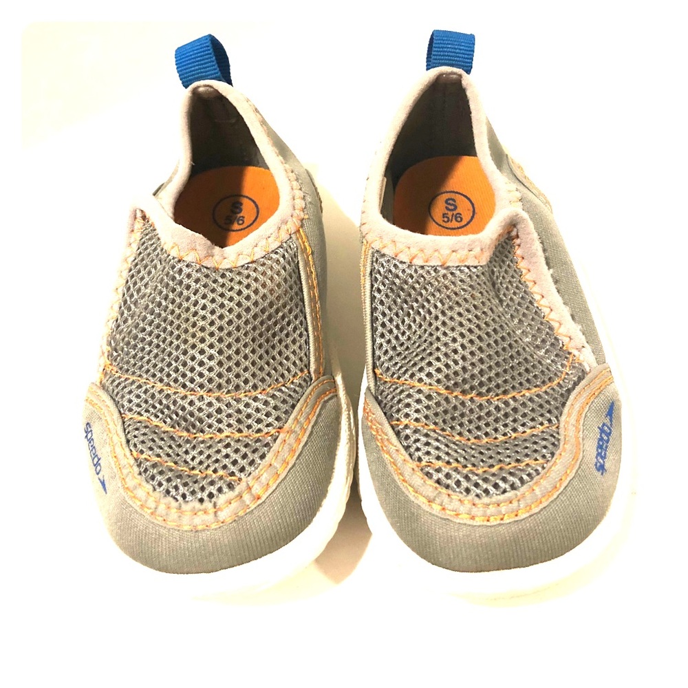Sz 5/6 Speedo boys water shoes